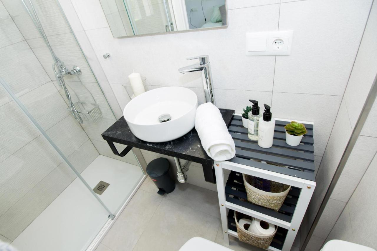 Perfectly Located Beachside Apartment In Elviria Marbella Exterior foto